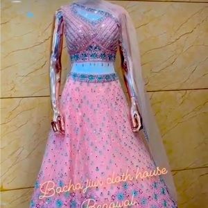 I am selling this gorgeous three piece set. It is light pink with mirror work